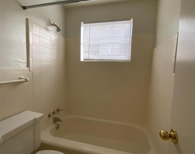1909 Colquitt Street - Photo Thumbnail 14