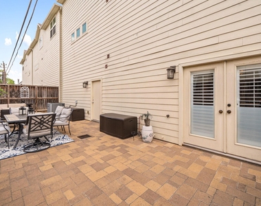 548 Westcross Street - Photo Thumbnail 3
