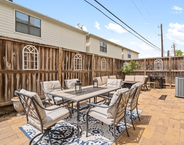 548 Westcross Street - Photo Thumbnail 4