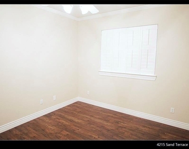 4215 Sand Terrace - Photo Thumbnail 13