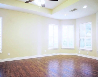 4215 Sand Terrace - Photo Thumbnail 7