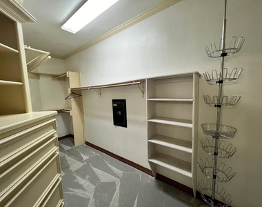 6983 Oakwood Park - Photo Thumbnail 15