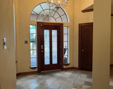 6983 Oakwood Park - Photo Thumbnail 2