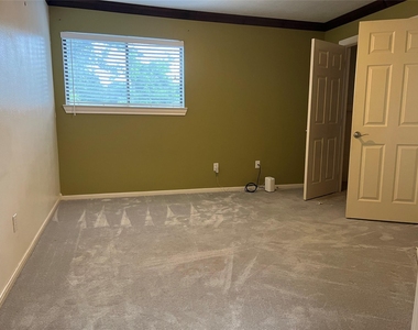 6983 Oakwood Park - Photo Thumbnail 18