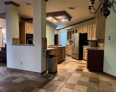 6983 Oakwood Park - Photo Thumbnail 10