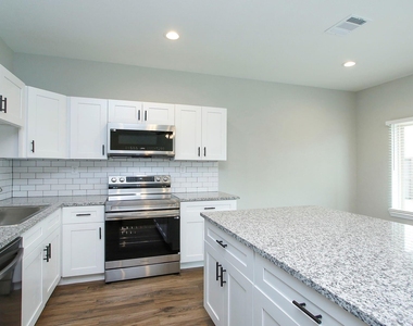 14010 Longstreet Road Road - Photo Thumbnail 15