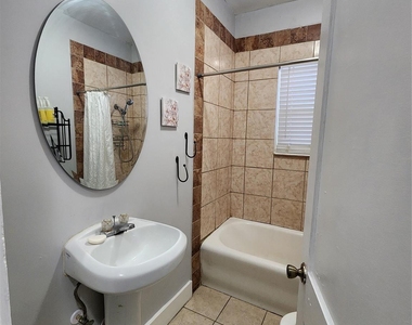 2504 Isabella Street - Photo Thumbnail 10
