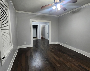 2504 Isabella Street - Photo Thumbnail 2