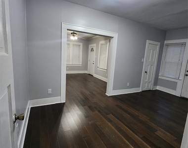 2504 Isabella Street - Photo Thumbnail 3
