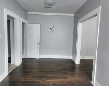 2504 Isabella Street - Photo Thumbnail 5