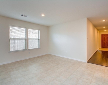22618 Auburn Valley Lane - Photo Thumbnail 5