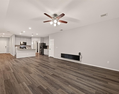 10411 Meadow Saffron Drive - Photo Thumbnail 6