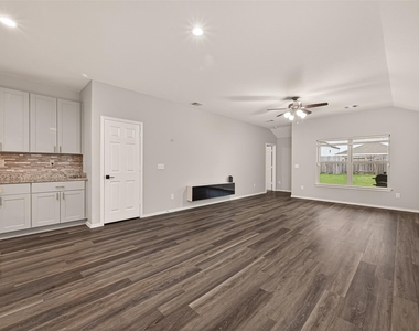 10411 Meadow Saffron Drive - Photo Thumbnail 5