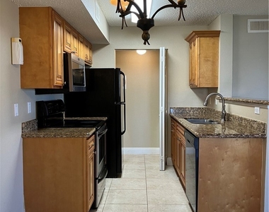 12540 Equestrian Circle - Photo Thumbnail 6