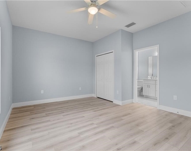 702 Broadway Avenue - Photo Thumbnail 11