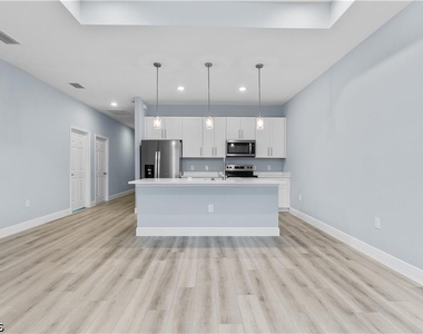 702 Broadway Avenue - Photo Thumbnail 14
