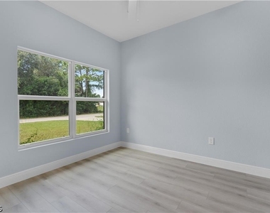702 Broadway Avenue - Photo Thumbnail 8