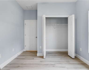 702 Broadway Avenue - Photo Thumbnail 6