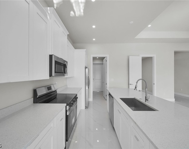 2913 14th Street W - Photo Thumbnail 9