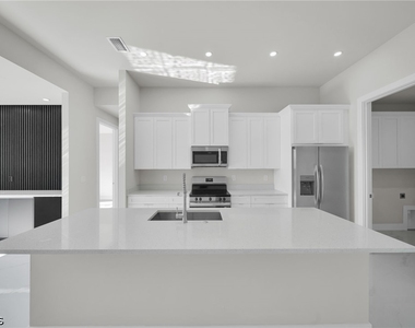 2913 14th Street W - Photo Thumbnail 6