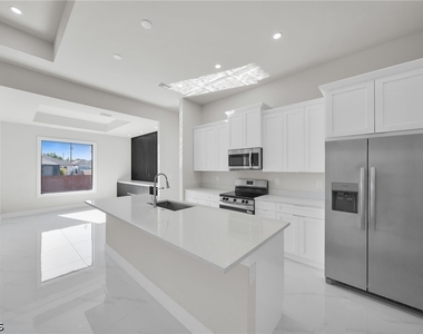 2913 14th Street W - Photo Thumbnail 7