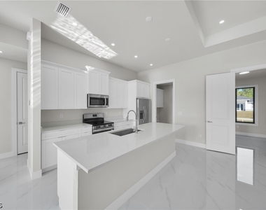 2913 14th Street W - Photo Thumbnail 5