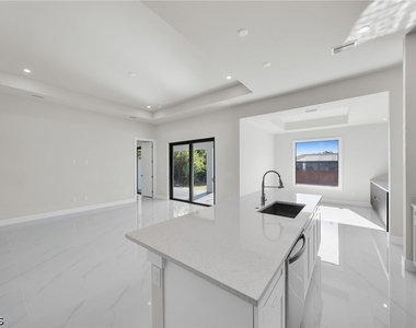 2913 14th Street W - Photo Thumbnail 8