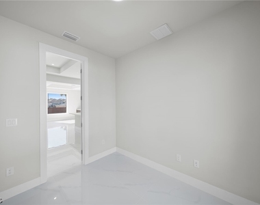 2913 14th Street W - Photo Thumbnail 12
