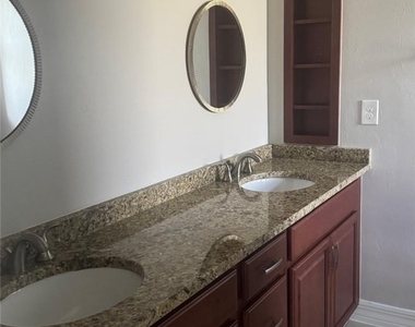 1319 Sw 10th Place - Photo Thumbnail 8