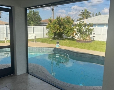 1319 Sw 10th Place - Photo Thumbnail 12