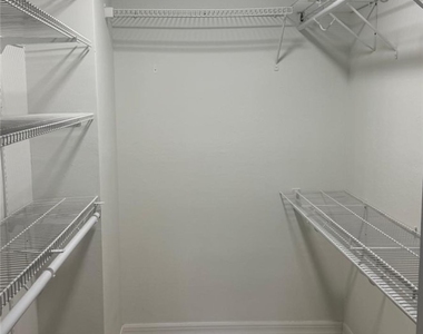 1319 Sw 10th Place - Photo Thumbnail 7