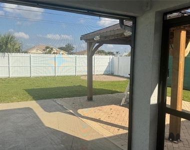 1319 Sw 10th Place - Photo Thumbnail 13