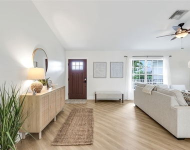 3322 Oasis Boulevard - Photo Thumbnail 7