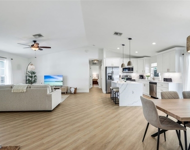 3322 Oasis Boulevard - Photo Thumbnail 13