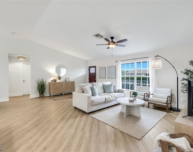 3322 Oasis Boulevard - Photo Thumbnail 12