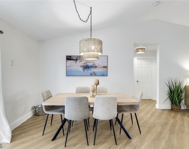 3322 Oasis Boulevard - Photo Thumbnail 15