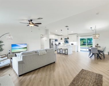 3322 Oasis Boulevard - Photo Thumbnail 9