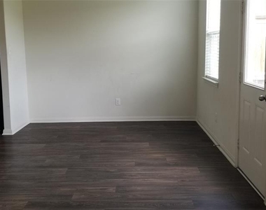 2906 Seacrest Lane - Photo Thumbnail 8