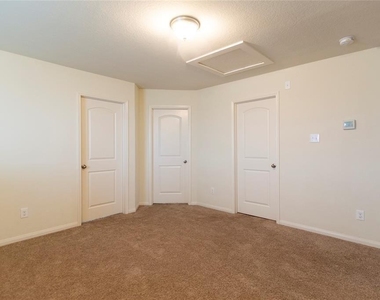 2906 Seacrest Lane - Photo Thumbnail 11