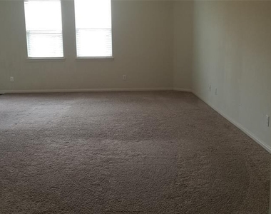 2906 Seacrest Lane - Photo Thumbnail 4