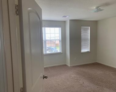 2906 Seacrest Lane - Photo Thumbnail 13
