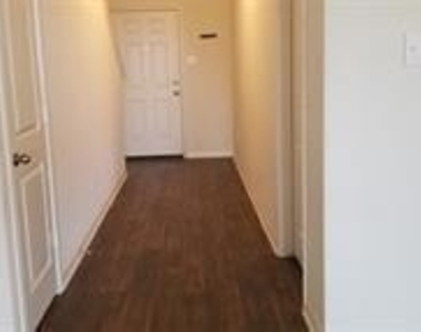 2906 Seacrest Lane - Photo Thumbnail 3