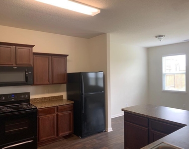 2906 Seacrest Lane - Photo Thumbnail 5