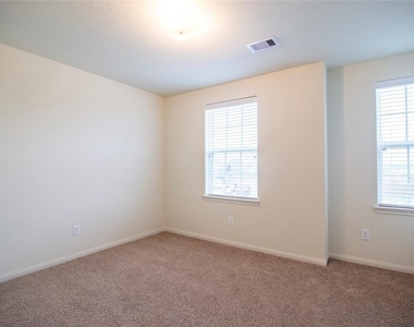 2906 Seacrest Lane - Photo Thumbnail 16