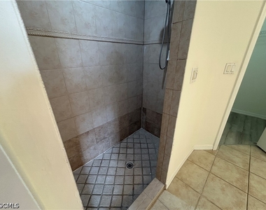1426 Nw 12th Street - Photo Thumbnail 16