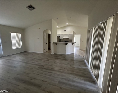 1426 Nw 12th Street - Photo Thumbnail 4