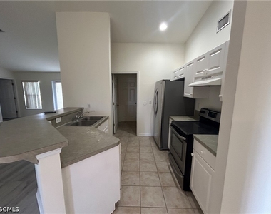 1426 Nw 12th Street - Photo Thumbnail 1