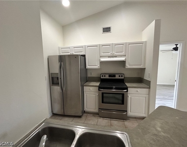 1426 Nw 12th Street - Photo Thumbnail 3