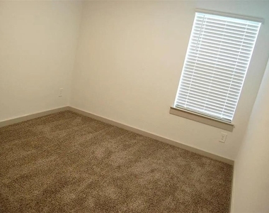7839 Murciana Drive - Photo Thumbnail 11