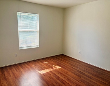7806 Maverick Trace Lane - Photo Thumbnail 15